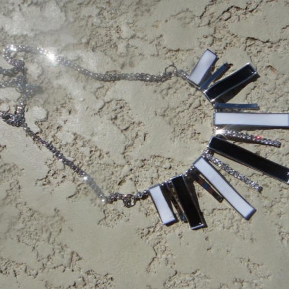 Jewelry - black white beautiful vintage statement jewerly